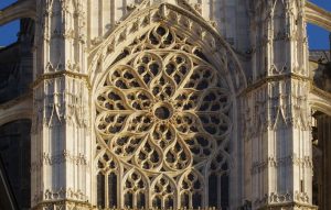 remplage de la rosace du portail sud de la cathédrale de Beauvais