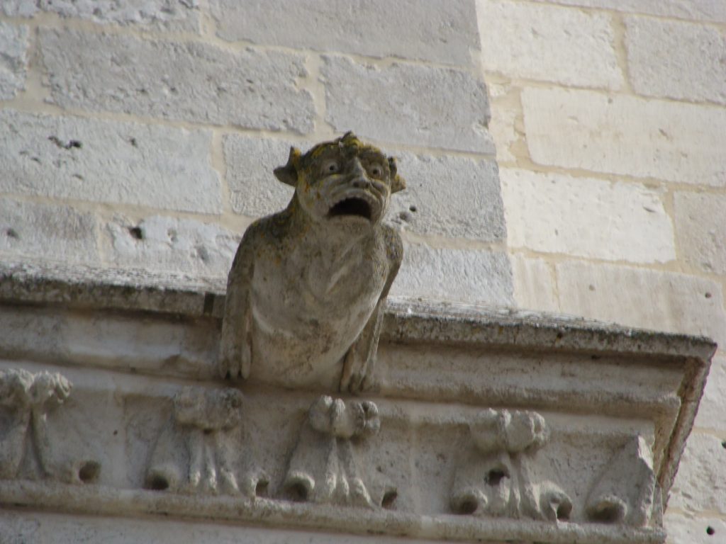 Gargouille : Origine, Symbolique et Rôle dans l’Architecture Gothique