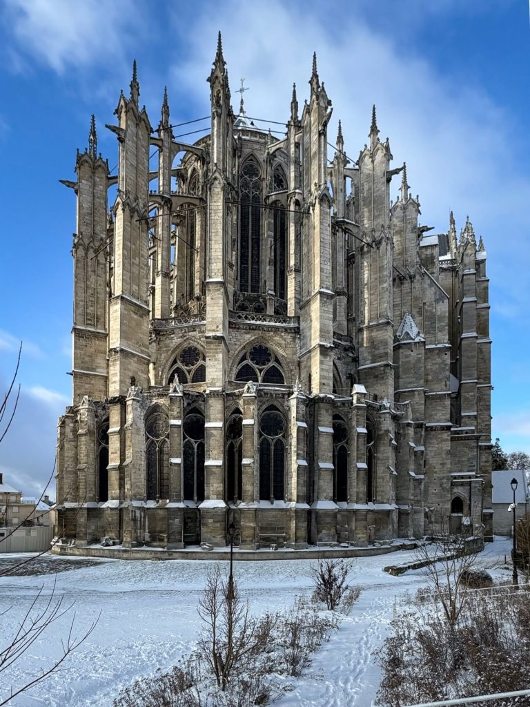 Chevet de la cathédrale de Beauvais sous la neige