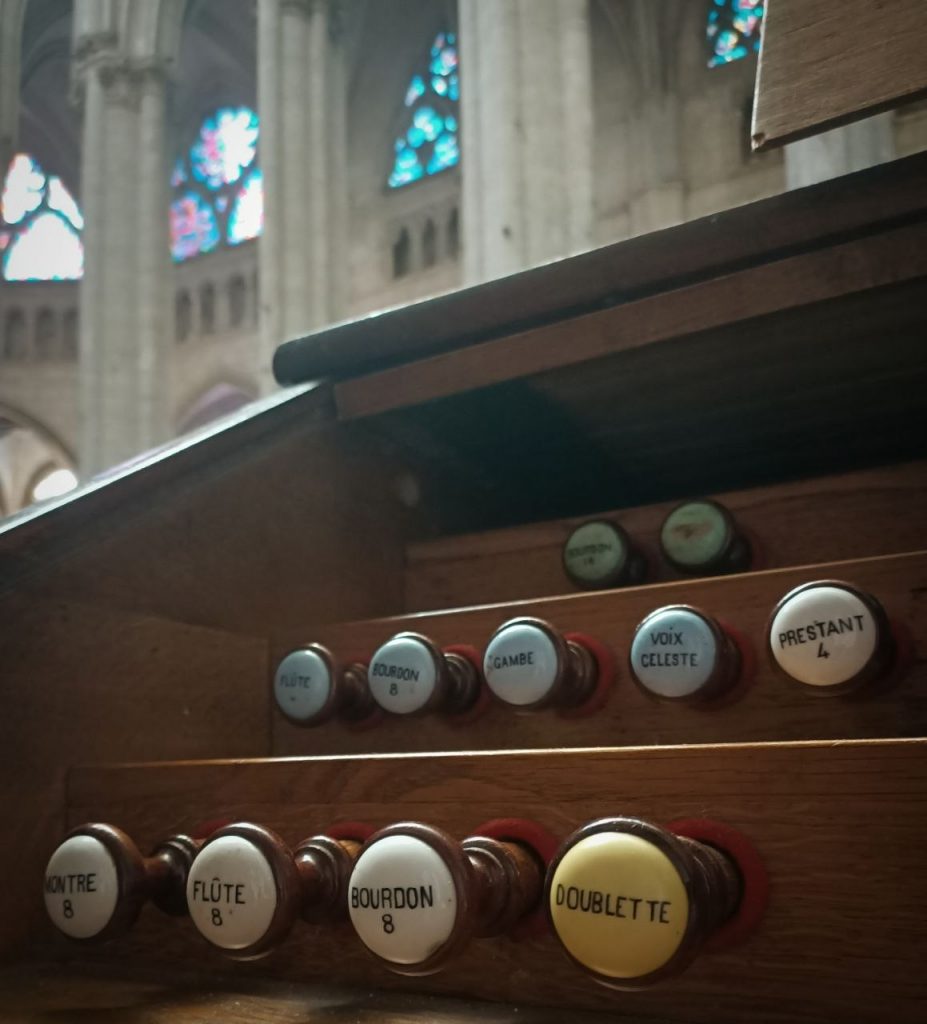 vue de détails de l'orgue de choeur