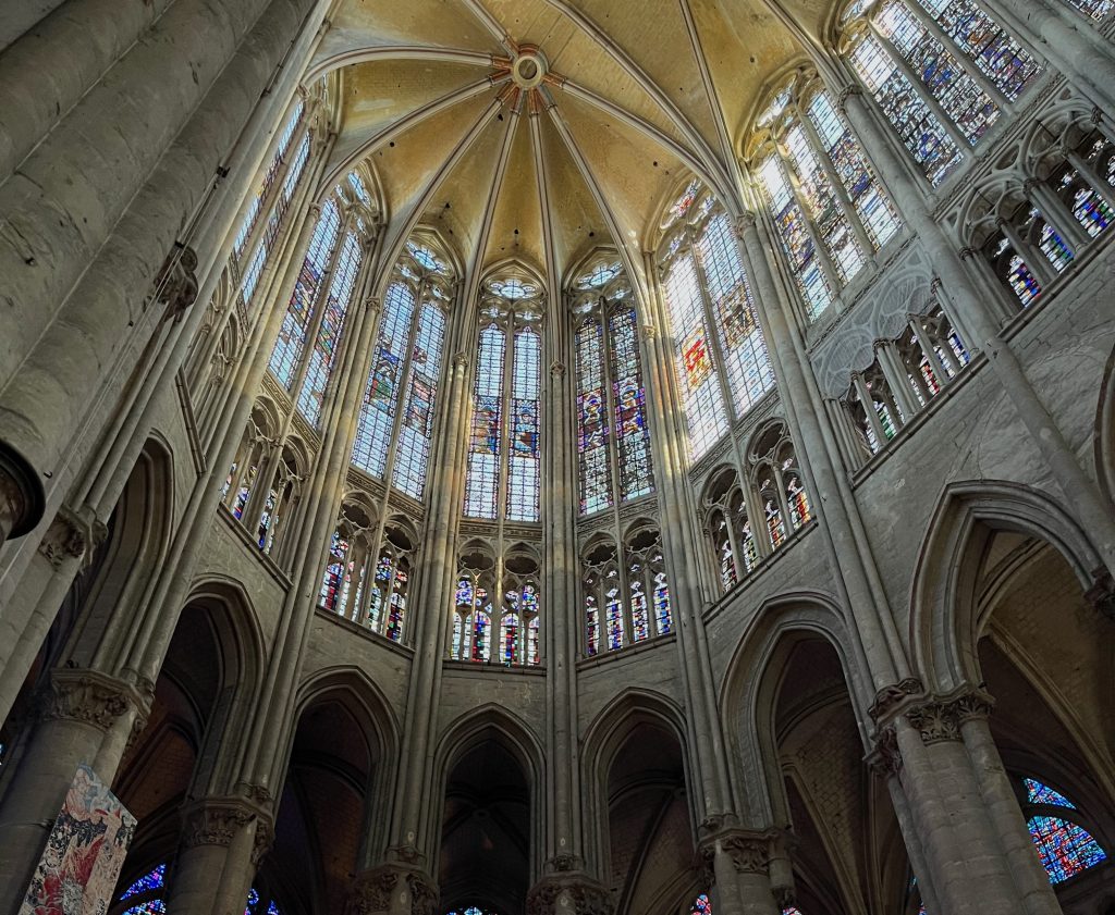 Abside : définition et exemple à la cathédrale de Beauvais